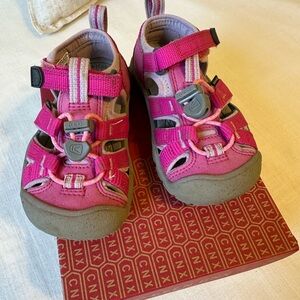 Keen seacamp cnx III kids hiking sandal pink . Size toddler 8